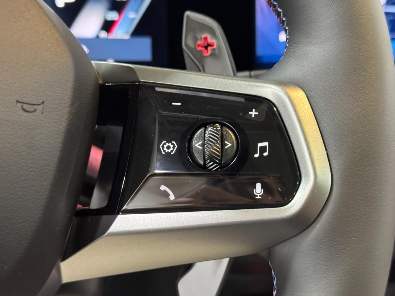 BMW X3 Vehicle Full-screen Gallery Image 29