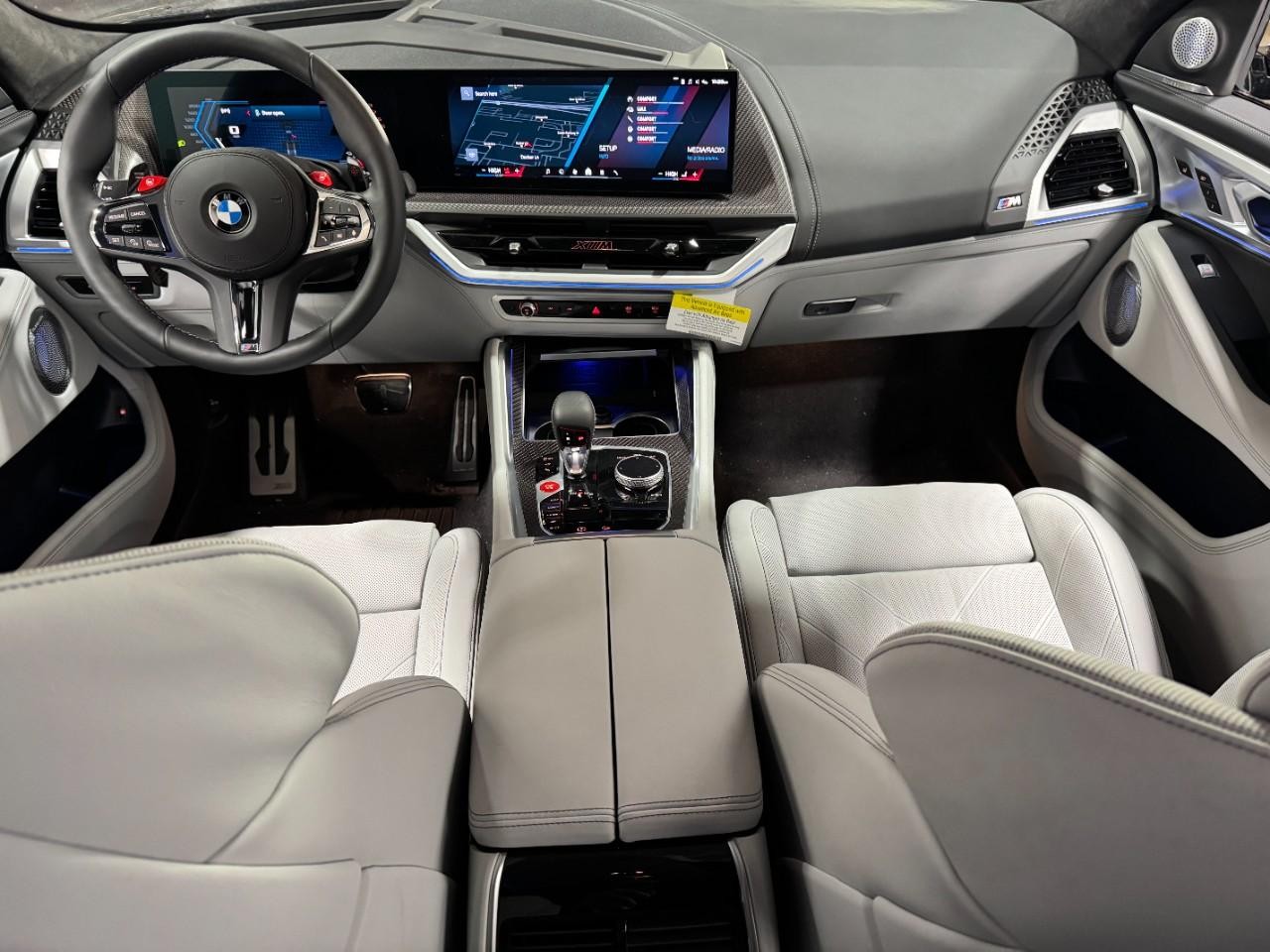 BMW XM Vehicle Full-screen Gallery Image 12