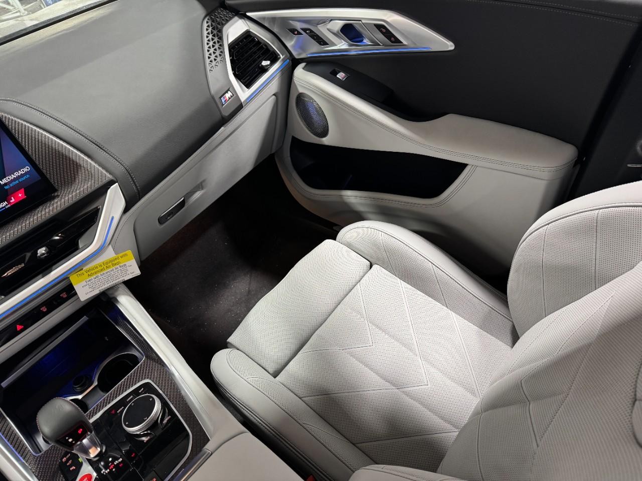 BMW XM Vehicle Full-screen Gallery Image 16