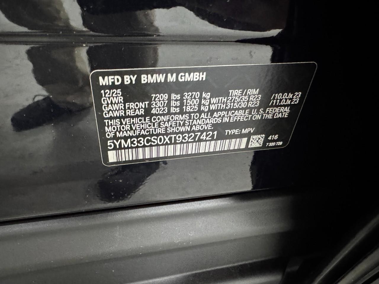 BMW XM Vehicle Full-screen Gallery Image 36