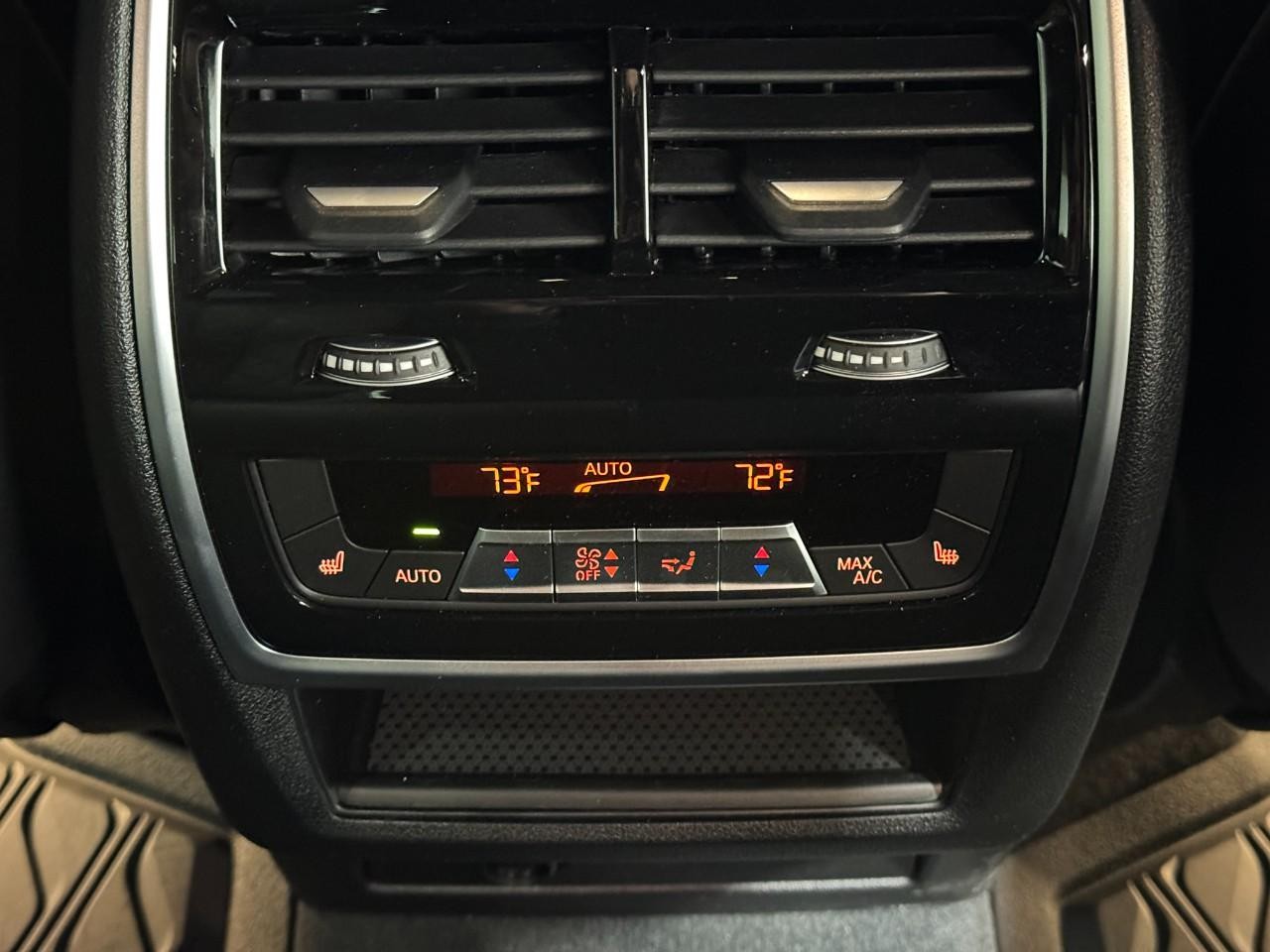 BMW X5 Vehicle Full-screen Gallery Image 11