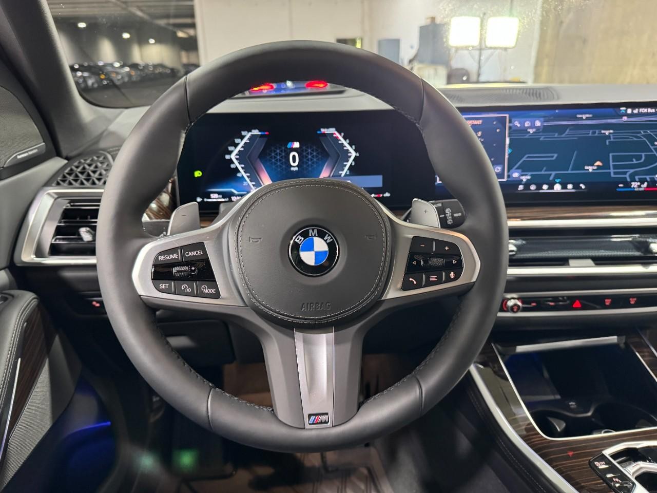 BMW X5 Vehicle Full-screen Gallery Image 14