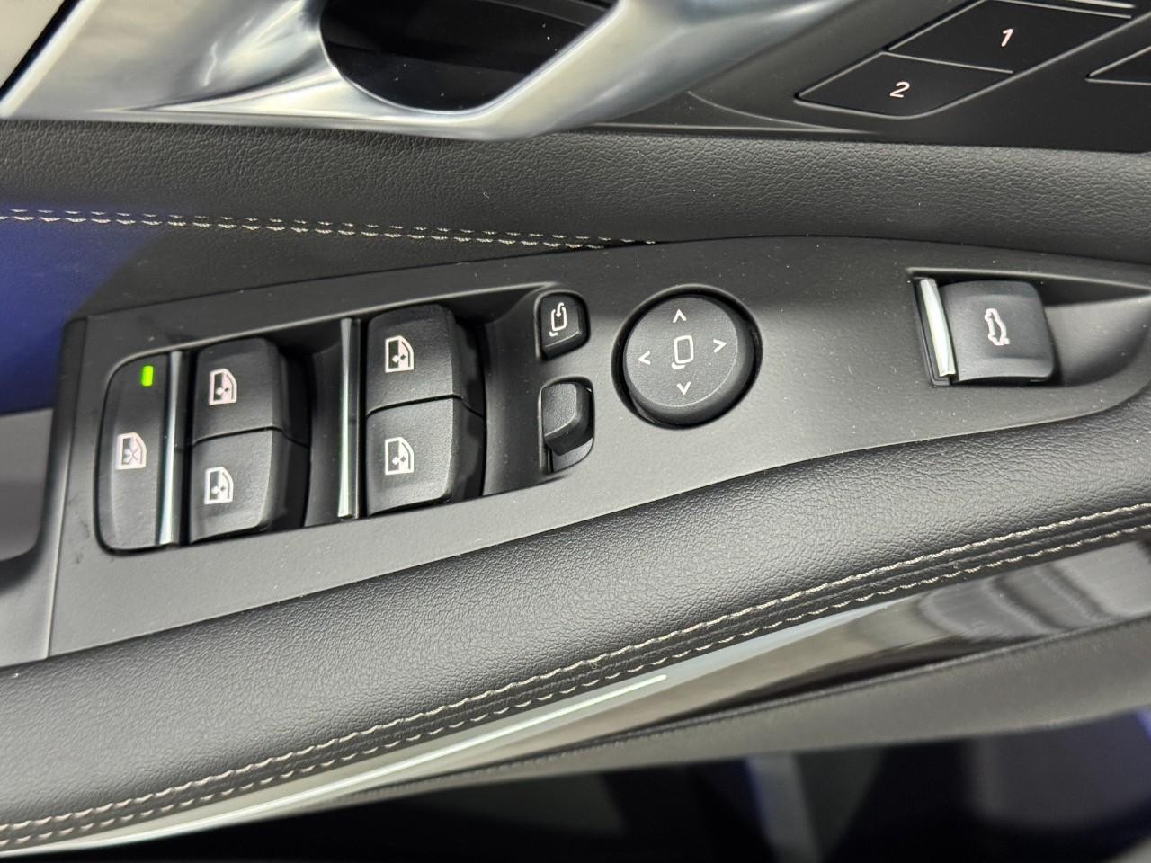 BMW X5 Vehicle Full-screen Gallery Image 26