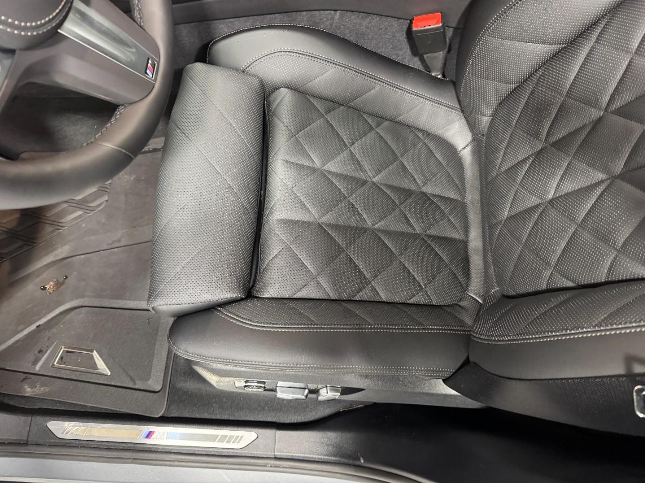 BMW X5 Vehicle Full-screen Gallery Image 28