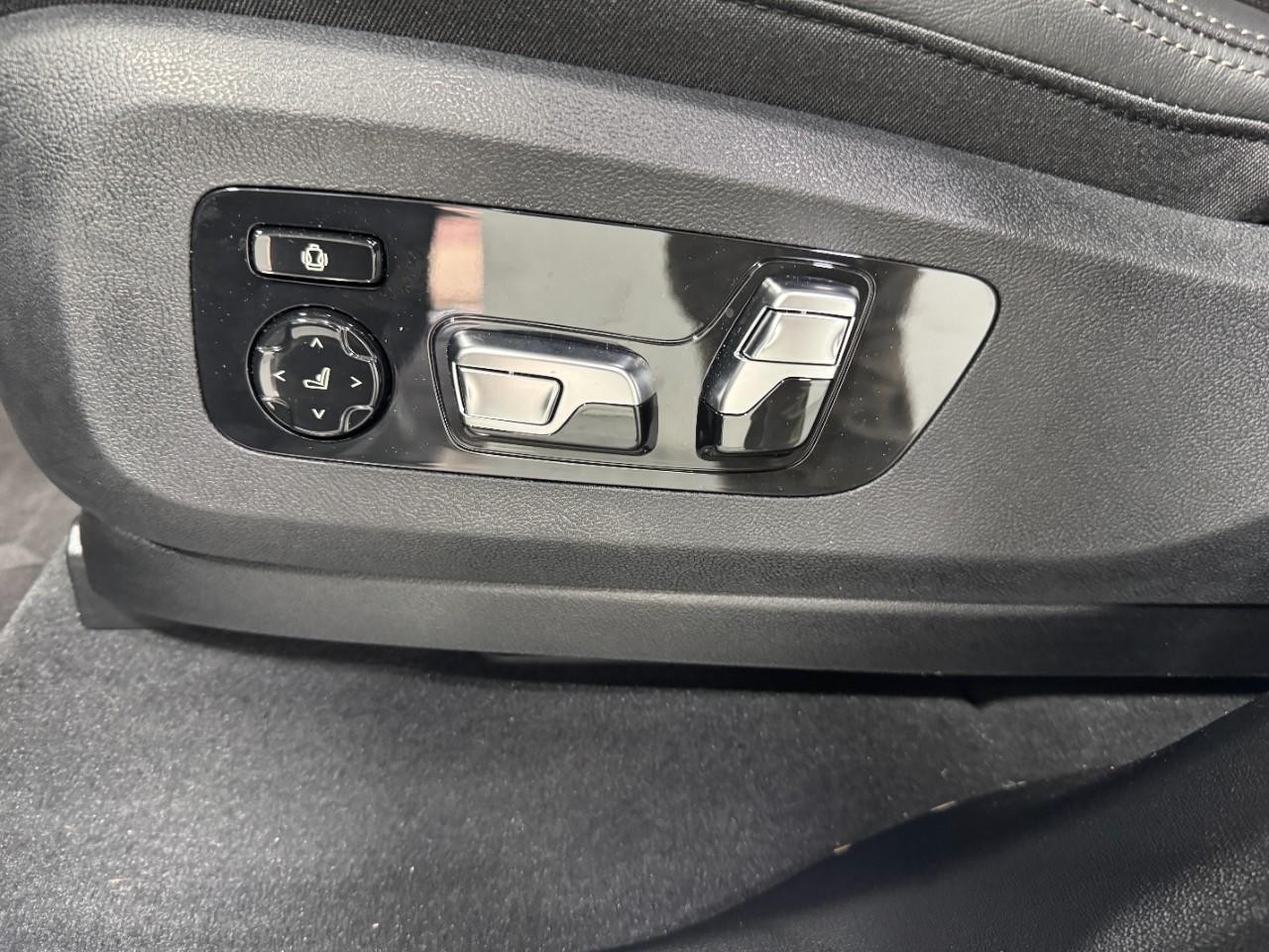 BMW X5 Vehicle Full-screen Gallery Image 29