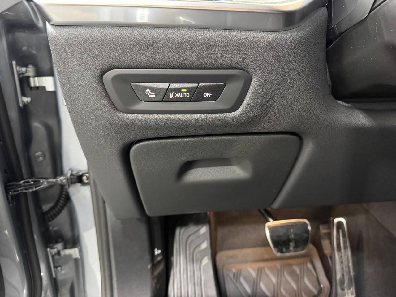 BMW X5 Vehicle Full-screen Gallery Image 30