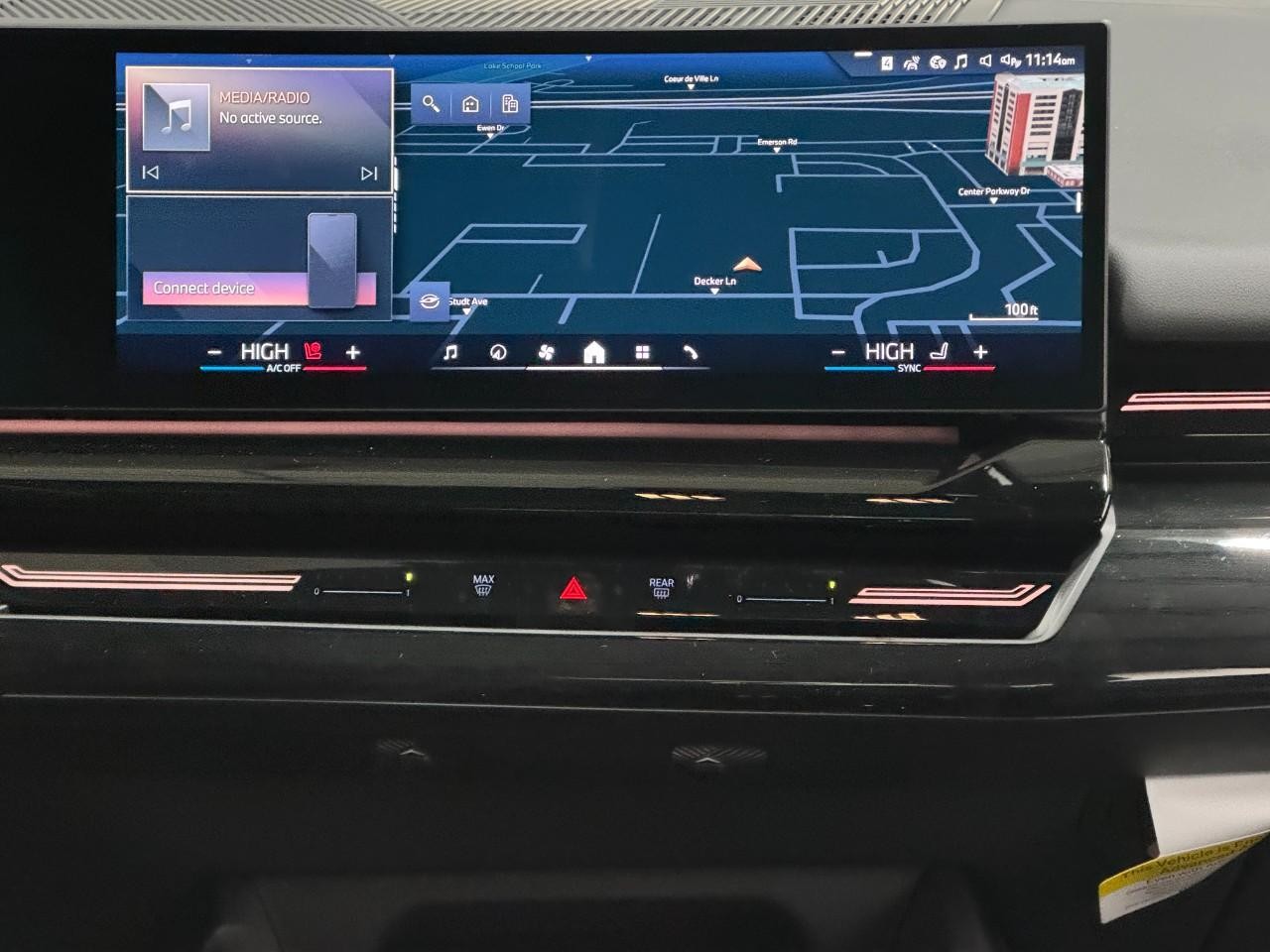 BMW 5 Series Vehicle Full-screen Gallery Image 14