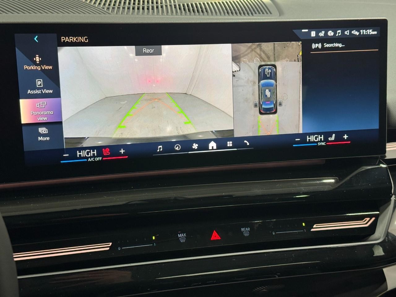 BMW 5 Series Vehicle Full-screen Gallery Image 31