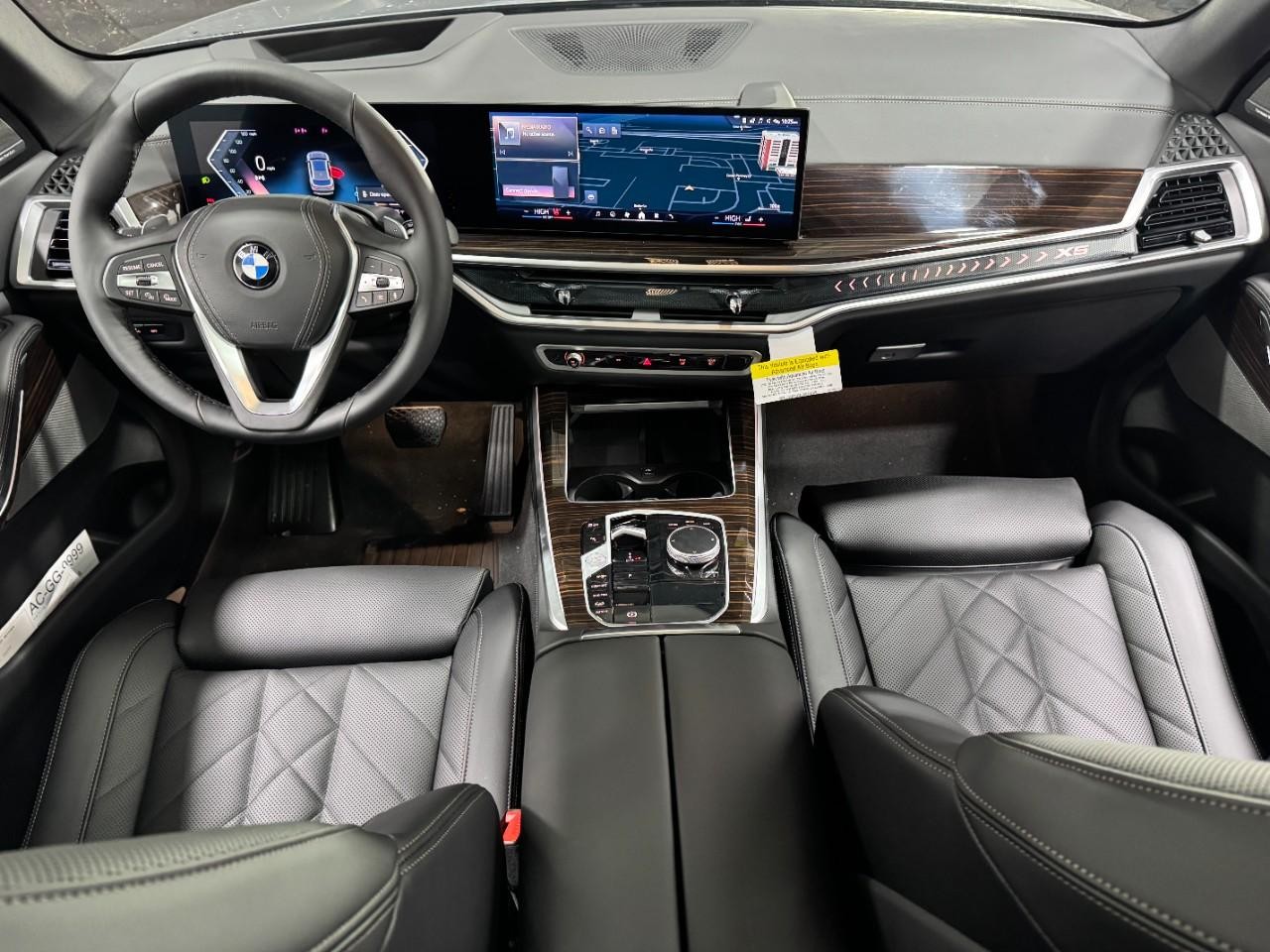 BMW X5 Vehicle Full-screen Gallery Image 12