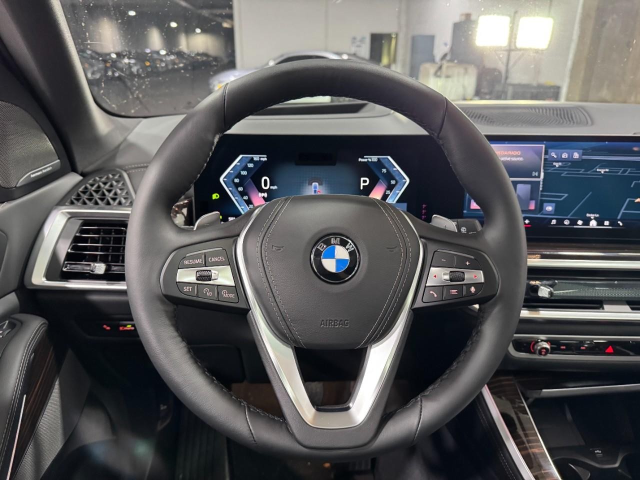 BMW X5 Vehicle Full-screen Gallery Image 13