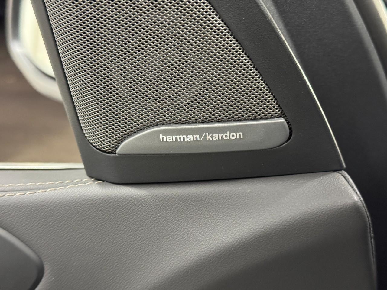 BMW X5 Vehicle Full-screen Gallery Image 22