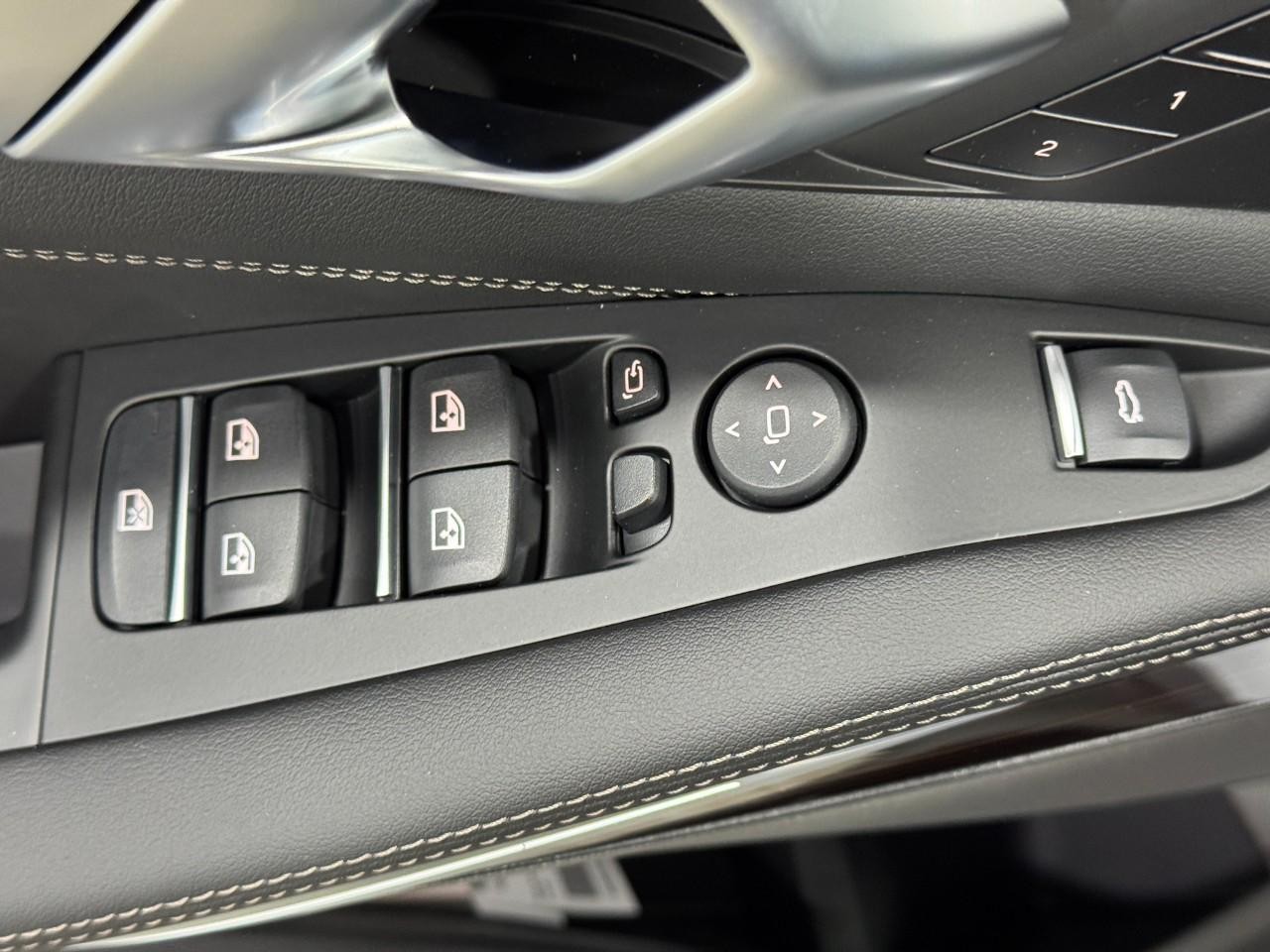 BMW X5 Vehicle Full-screen Gallery Image 24