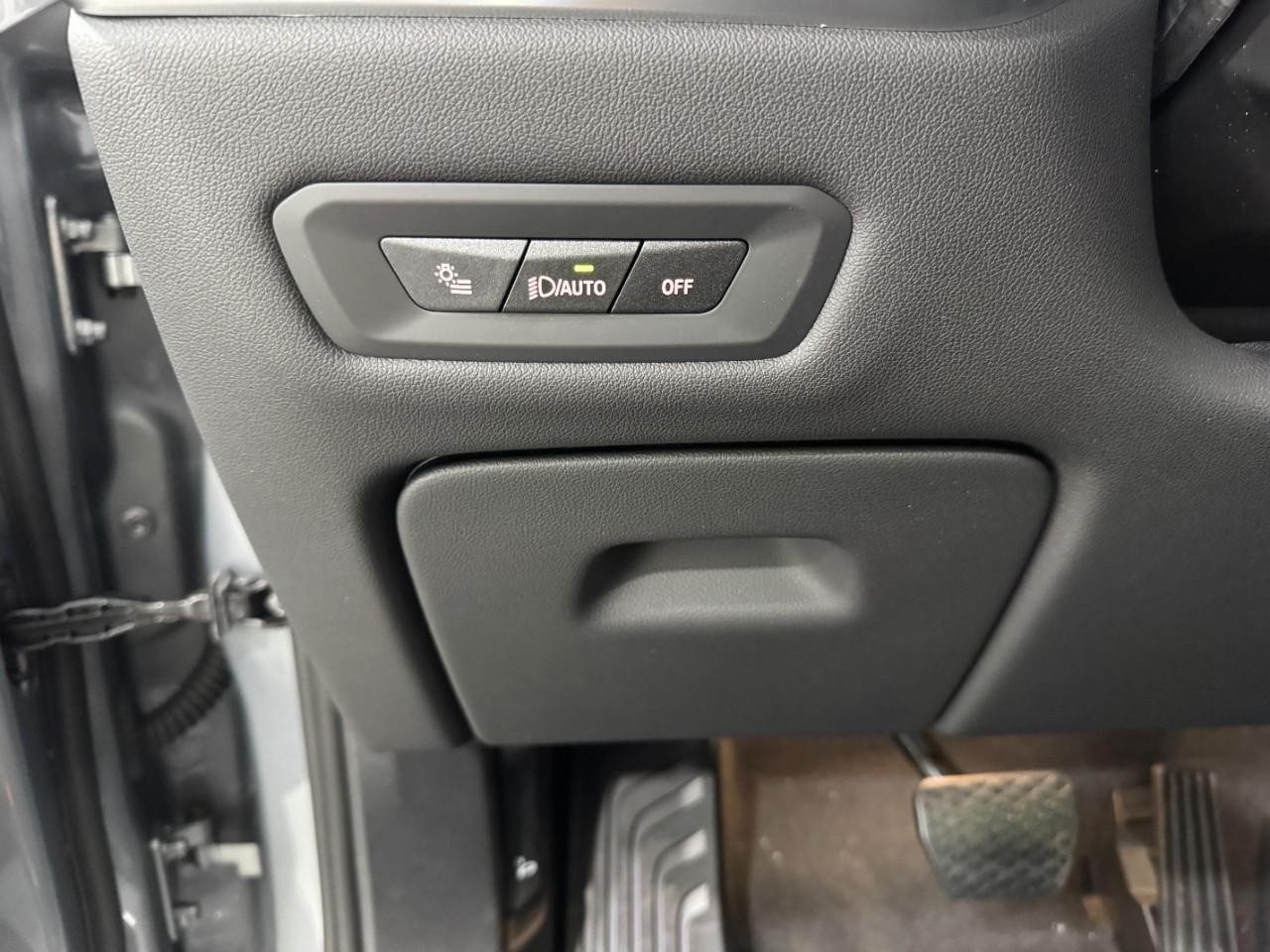 BMW X5 Vehicle Full-screen Gallery Image 28