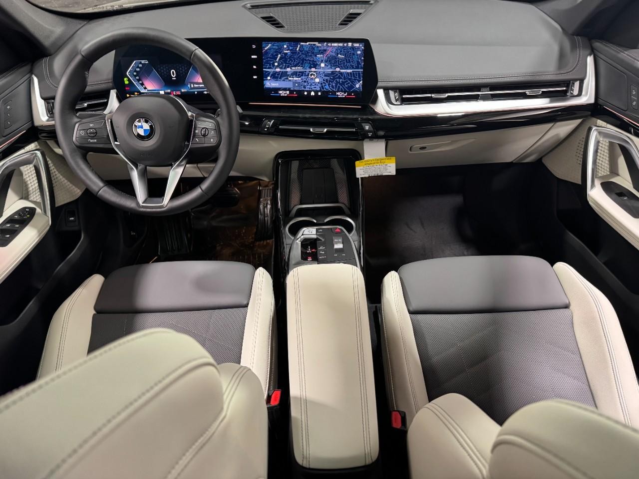 BMW X1 Vehicle Full-screen Gallery Image 12