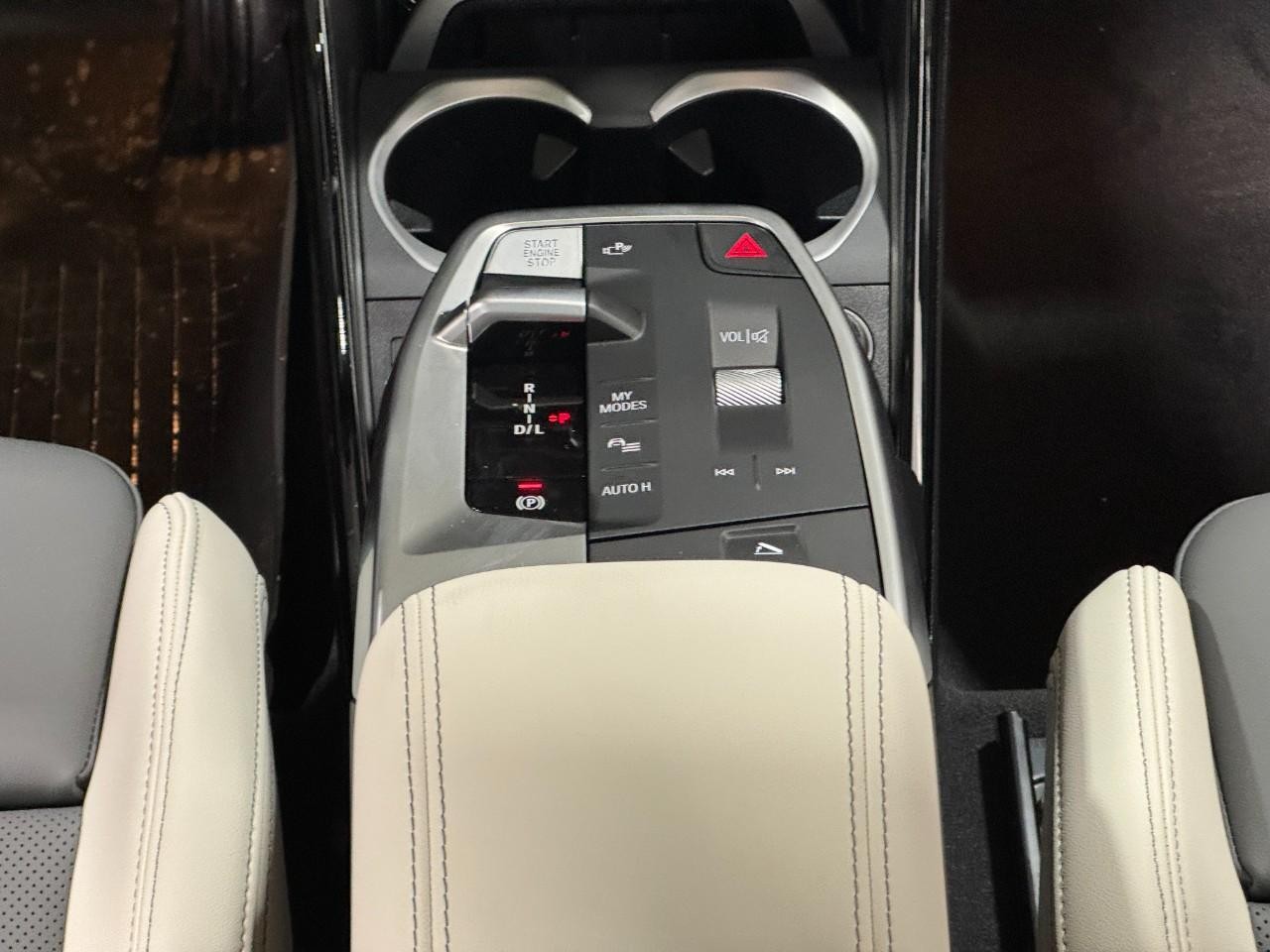 BMW X1 Vehicle Full-screen Gallery Image 15