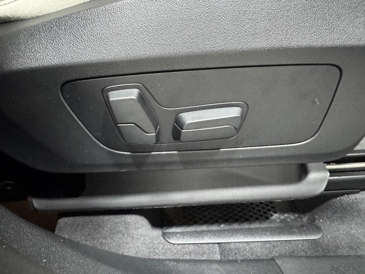 BMW X1 Vehicle Full-screen Gallery Image 19