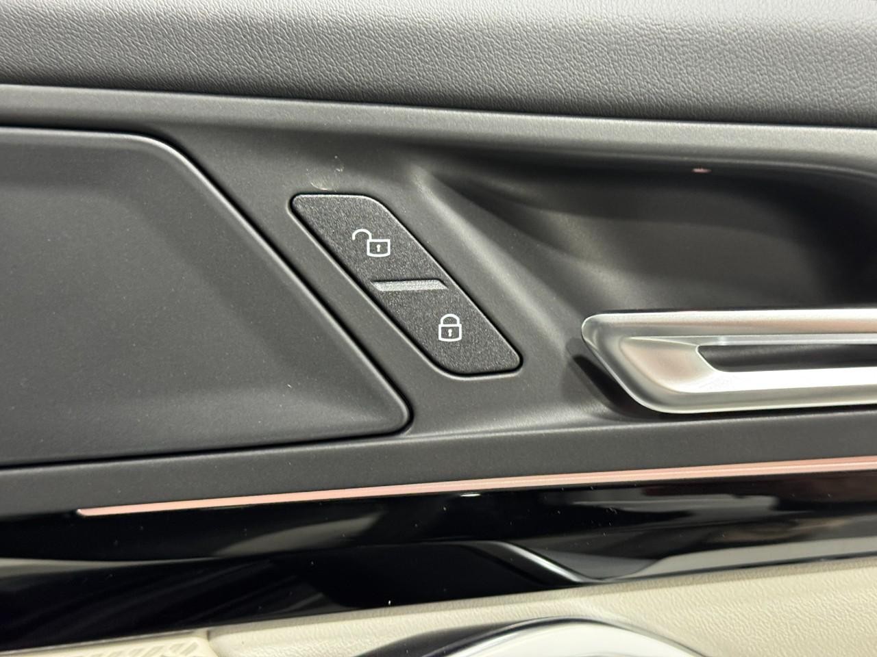 BMW X1 Vehicle Full-screen Gallery Image 20