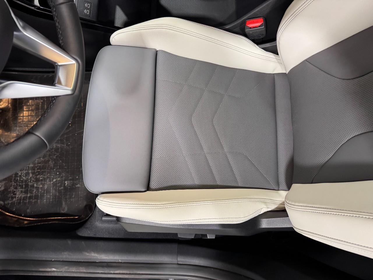 BMW X1 Vehicle Full-screen Gallery Image 26