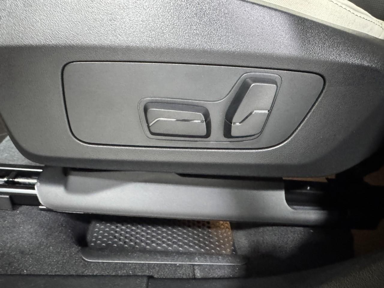 BMW X1 Vehicle Full-screen Gallery Image 27