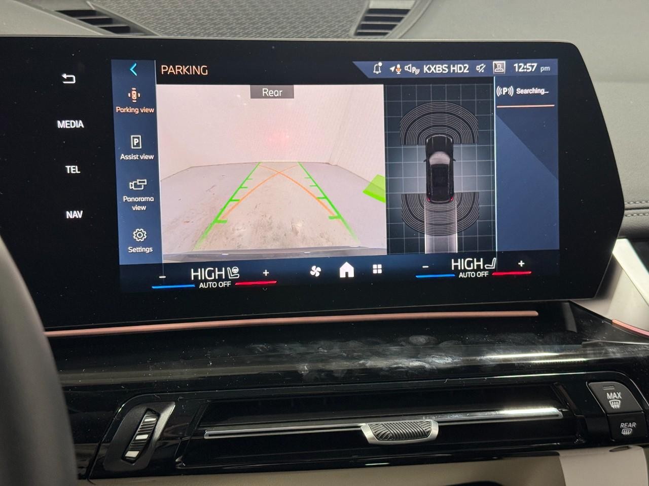 BMW X1 Vehicle Full-screen Gallery Image 32