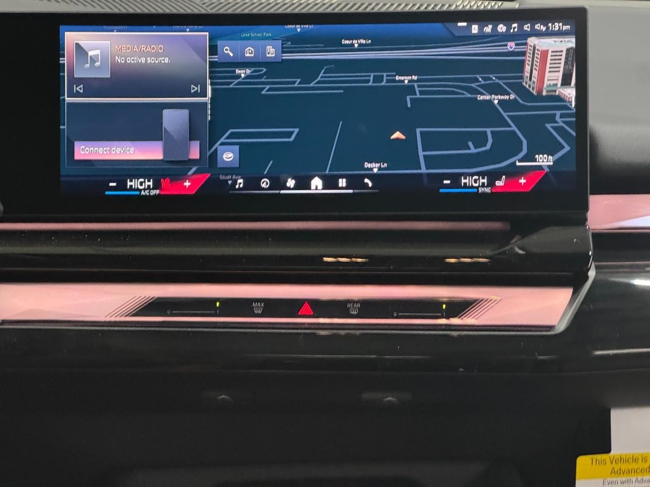 BMW 5 Series Vehicle Full-screen Gallery Image 14