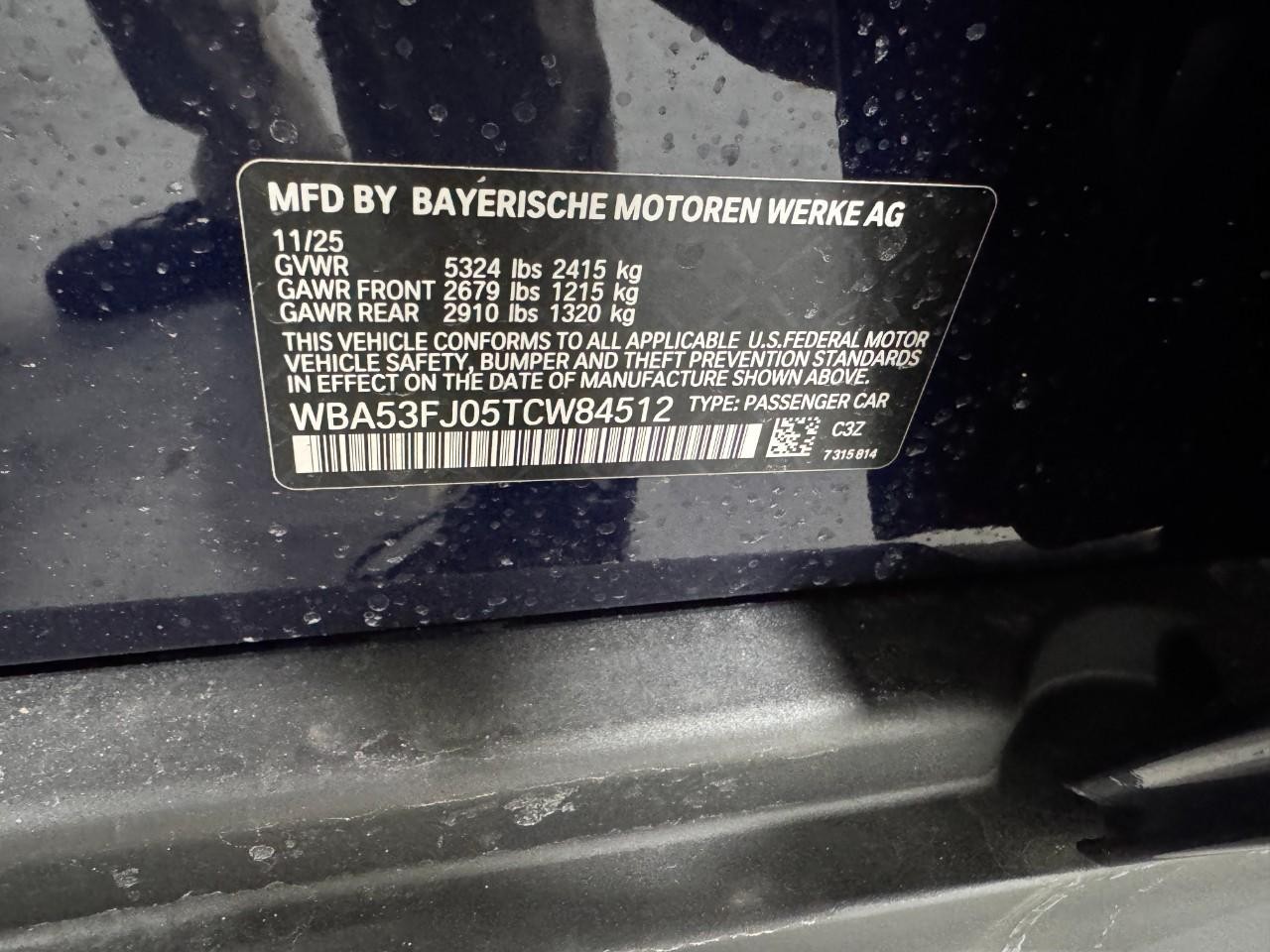 BMW 5 Series Vehicle Full-screen Gallery Image 33