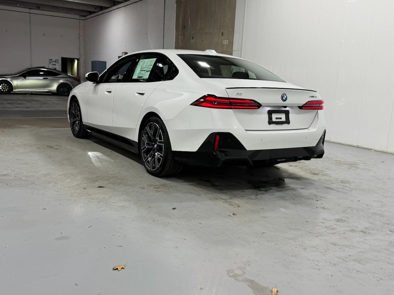 BMW i5 Vehicle Full-screen Gallery Image 3