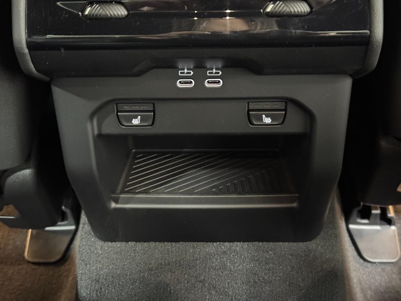 BMW i5 Vehicle Full-screen Gallery Image 11