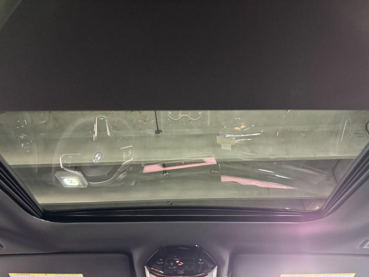 BMW i5 Vehicle Full-screen Gallery Image 12