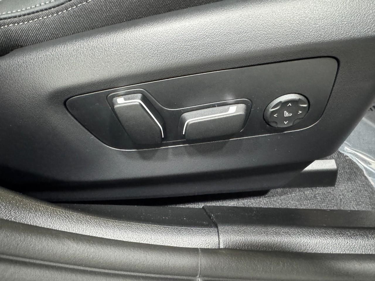 BMW i5 Vehicle Full-screen Gallery Image 20