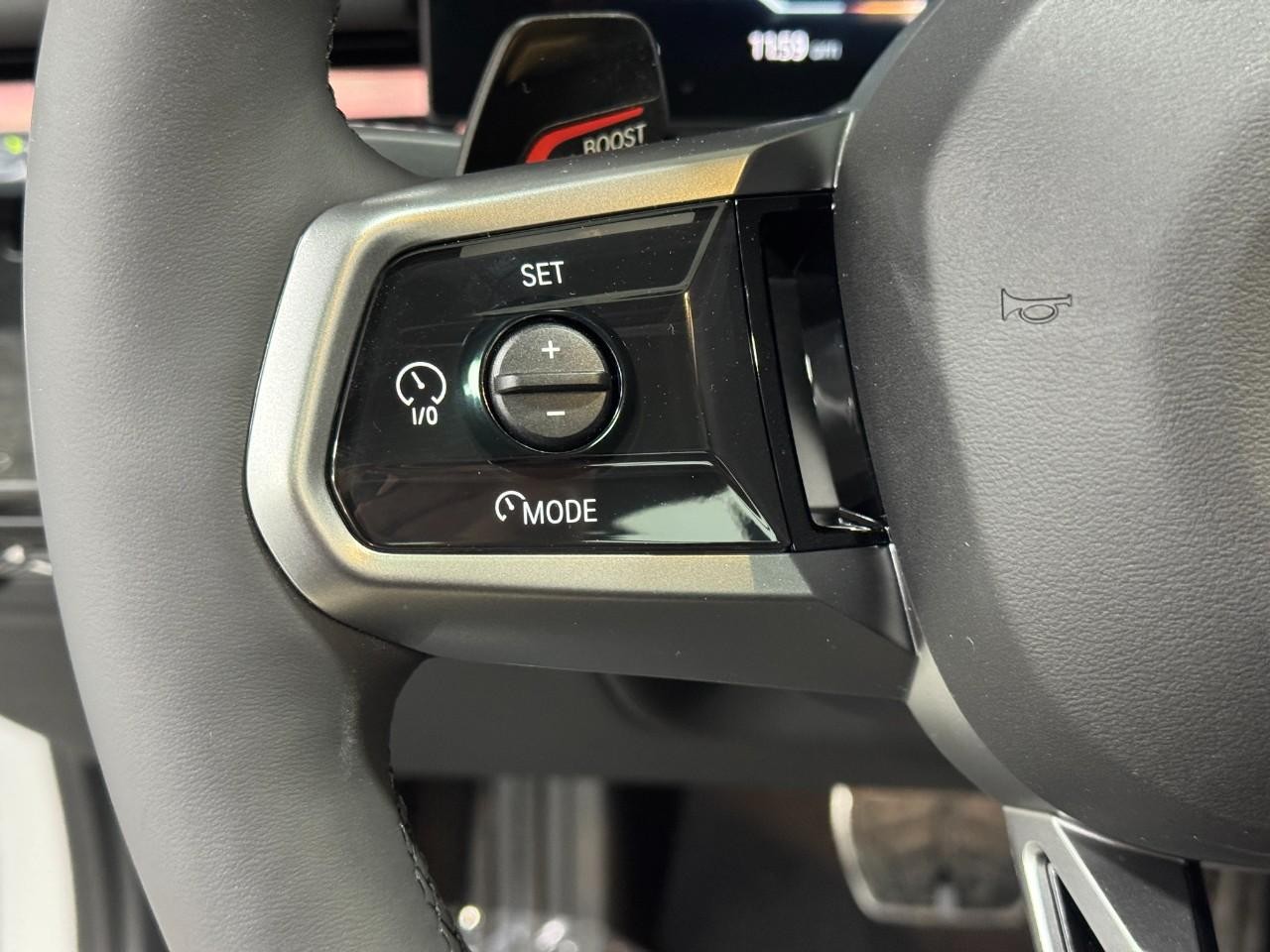 BMW i5 Vehicle Full-screen Gallery Image 30