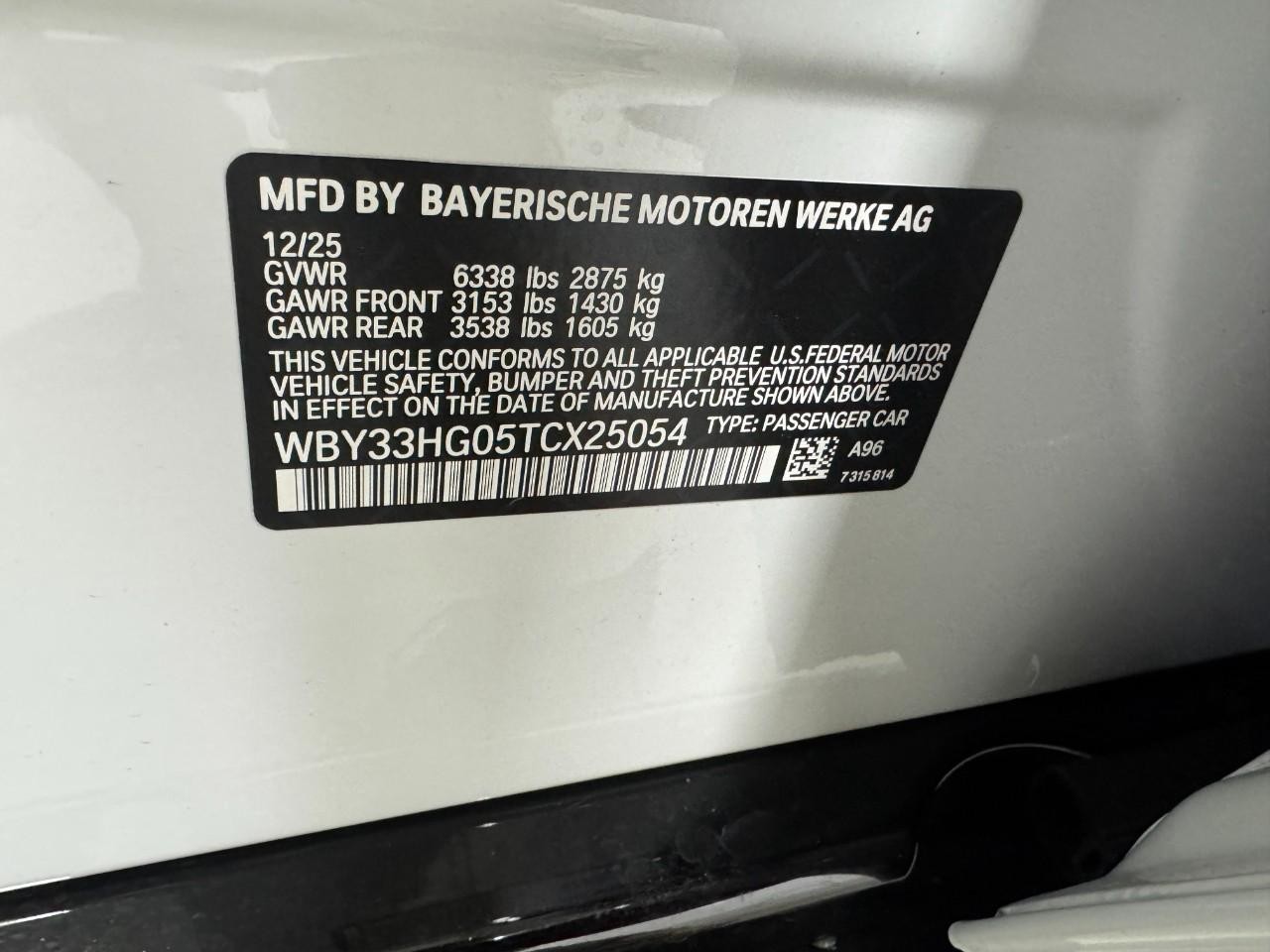 BMW i5 Vehicle Full-screen Gallery Image 34