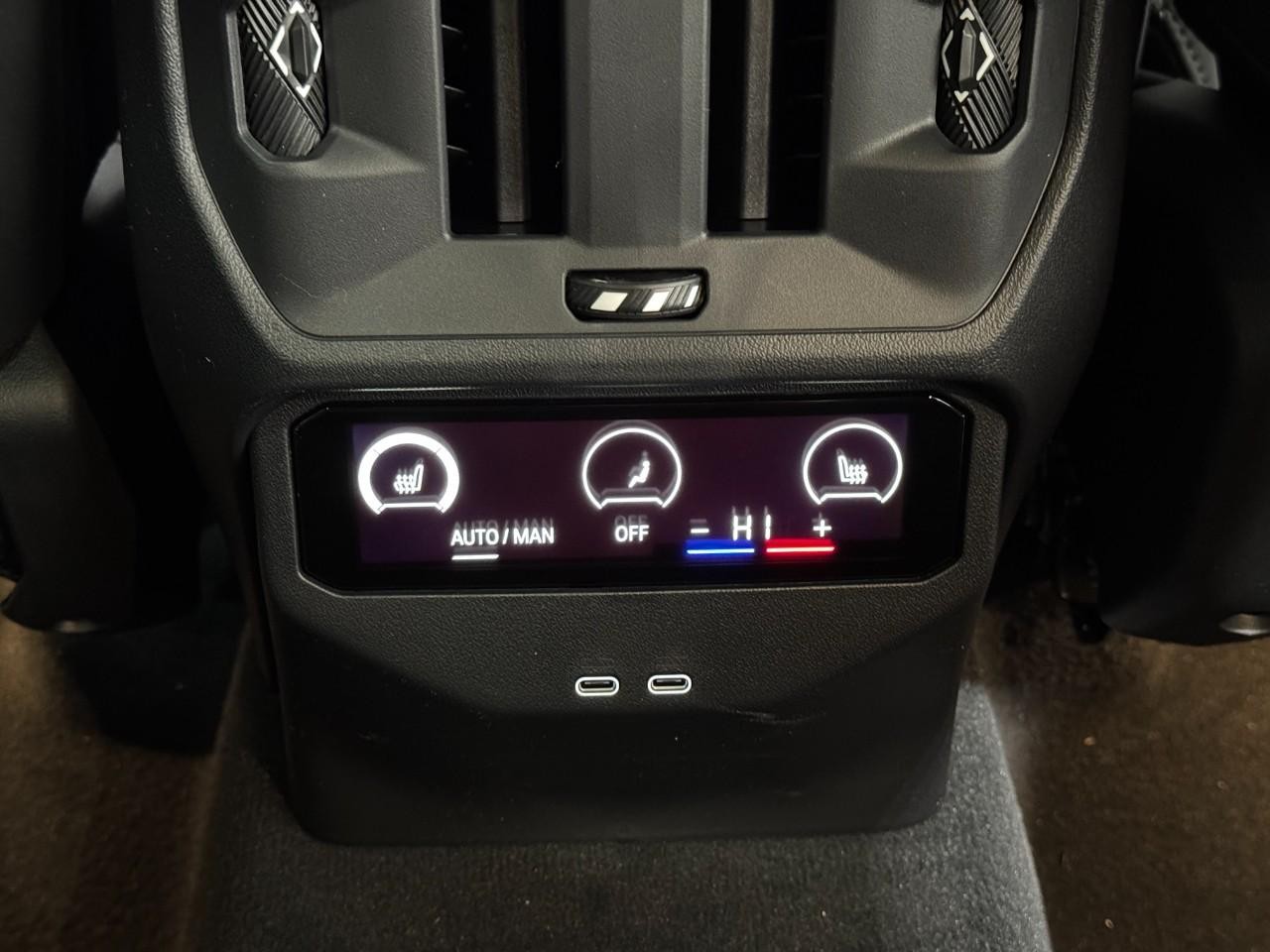 BMW X3 Vehicle Full-screen Gallery Image 11