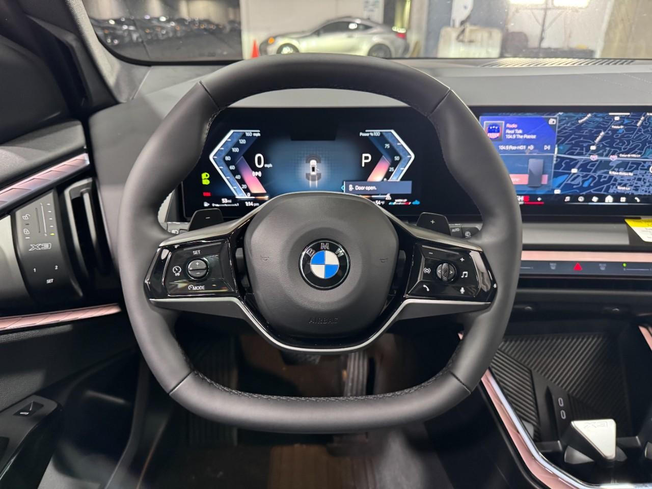 BMW X3 Vehicle Full-screen Gallery Image 14