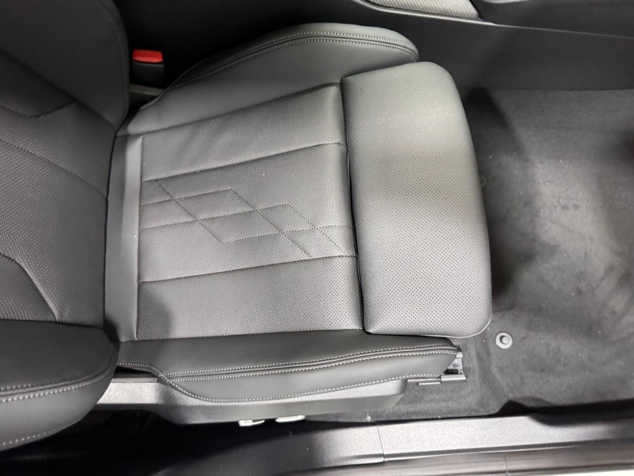 BMW X3 Vehicle Full-screen Gallery Image 19