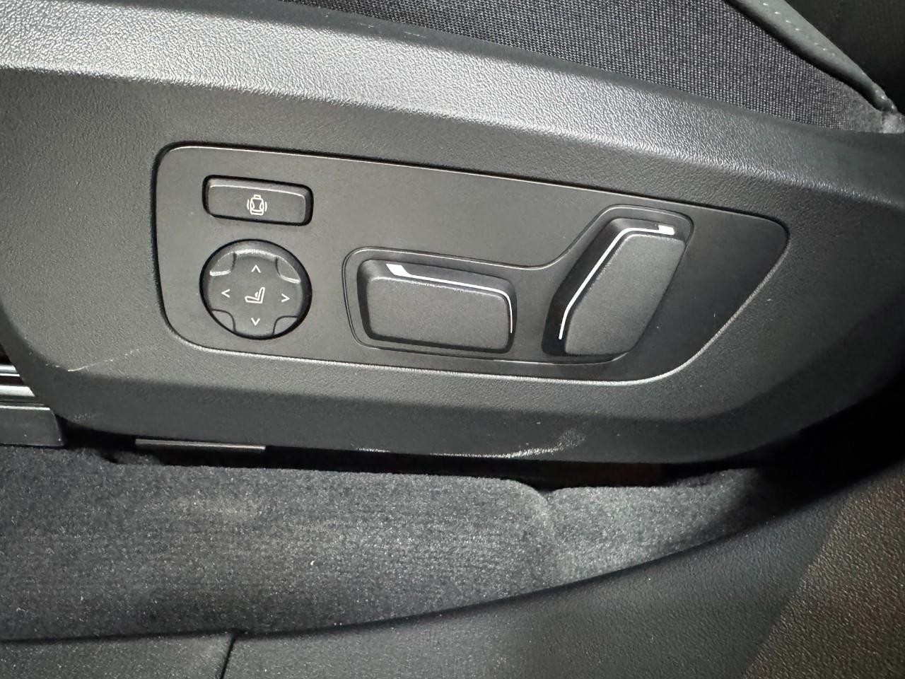 BMW X3 Vehicle Full-screen Gallery Image 27