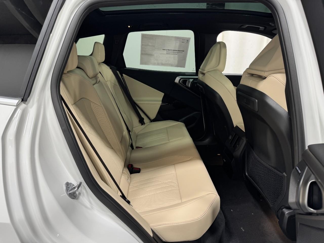 BMW X3 Vehicle Full-screen Gallery Image 10