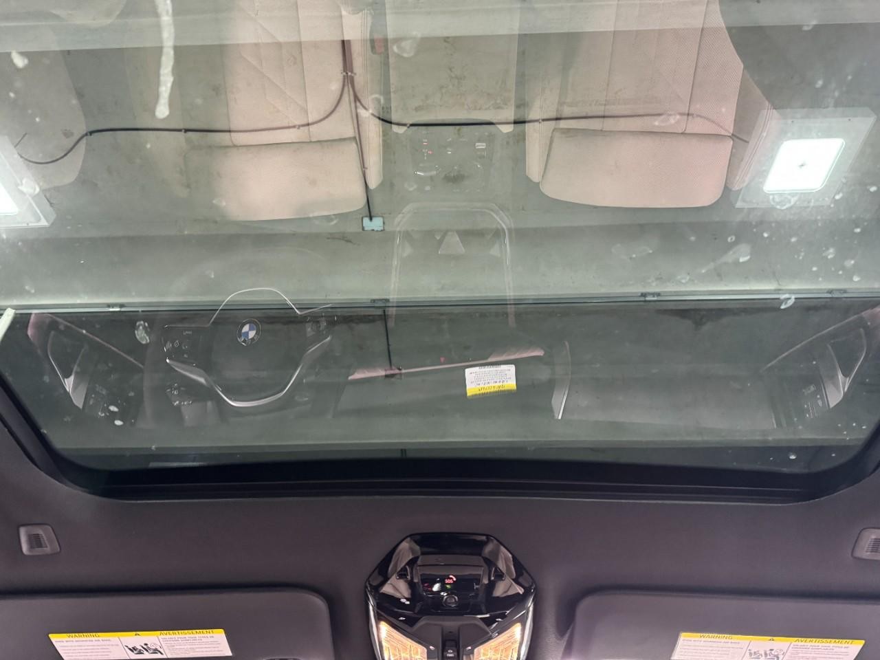 BMW X3 Vehicle Full-screen Gallery Image 11