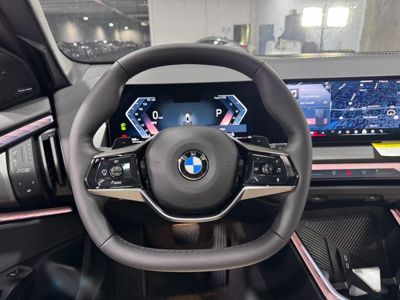 BMW X3 Vehicle Full-screen Gallery Image 13