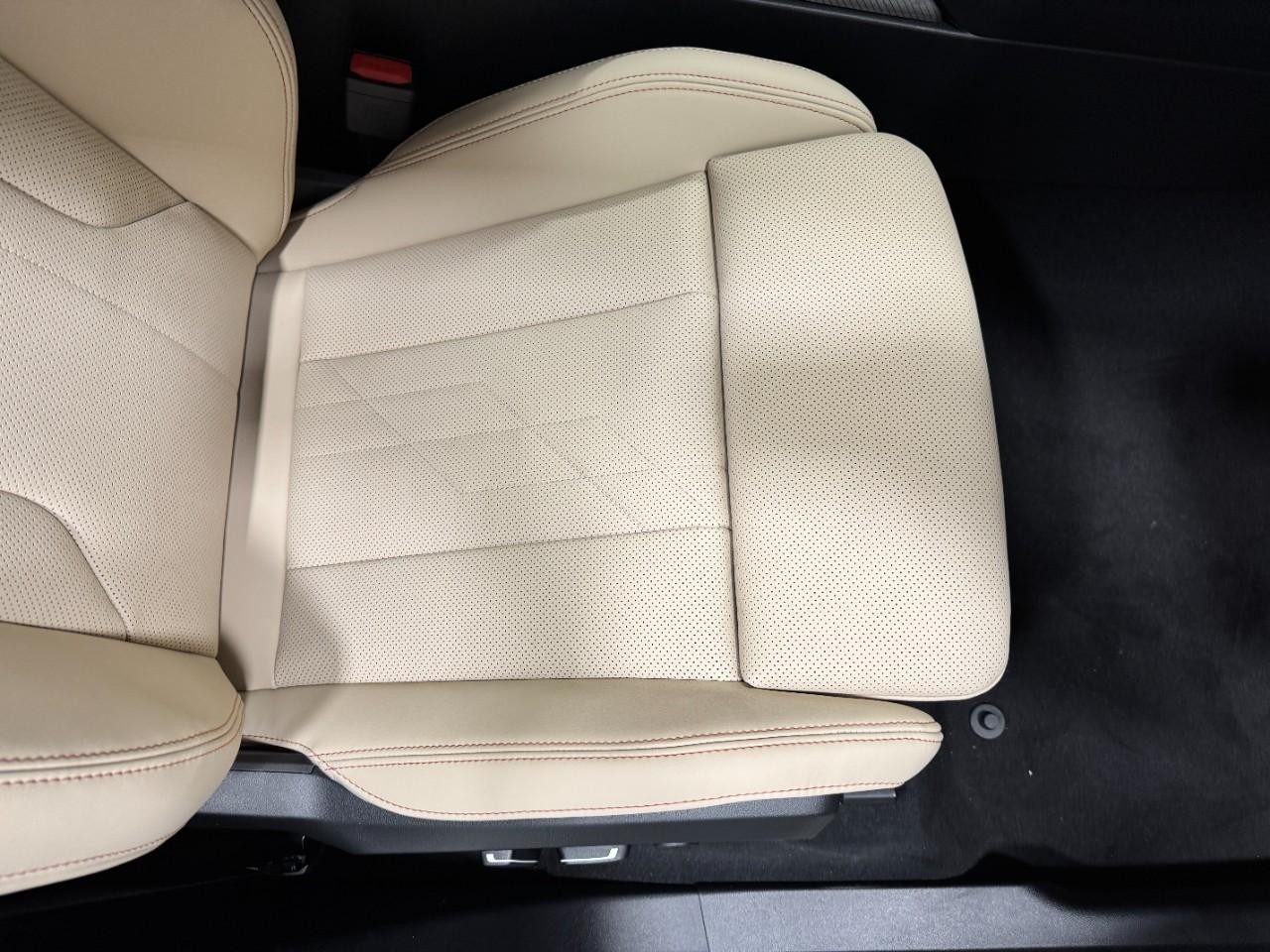 BMW X3 Vehicle Full-screen Gallery Image 18