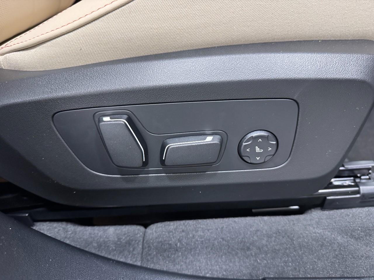 BMW X3 Vehicle Full-screen Gallery Image 19