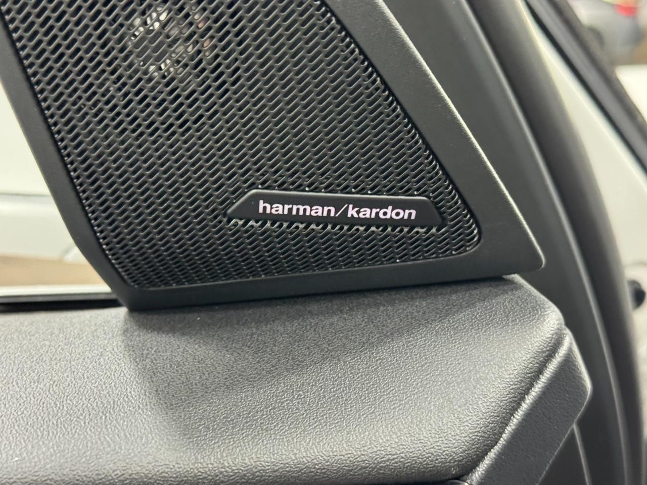 BMW X3 Vehicle Full-screen Gallery Image 22