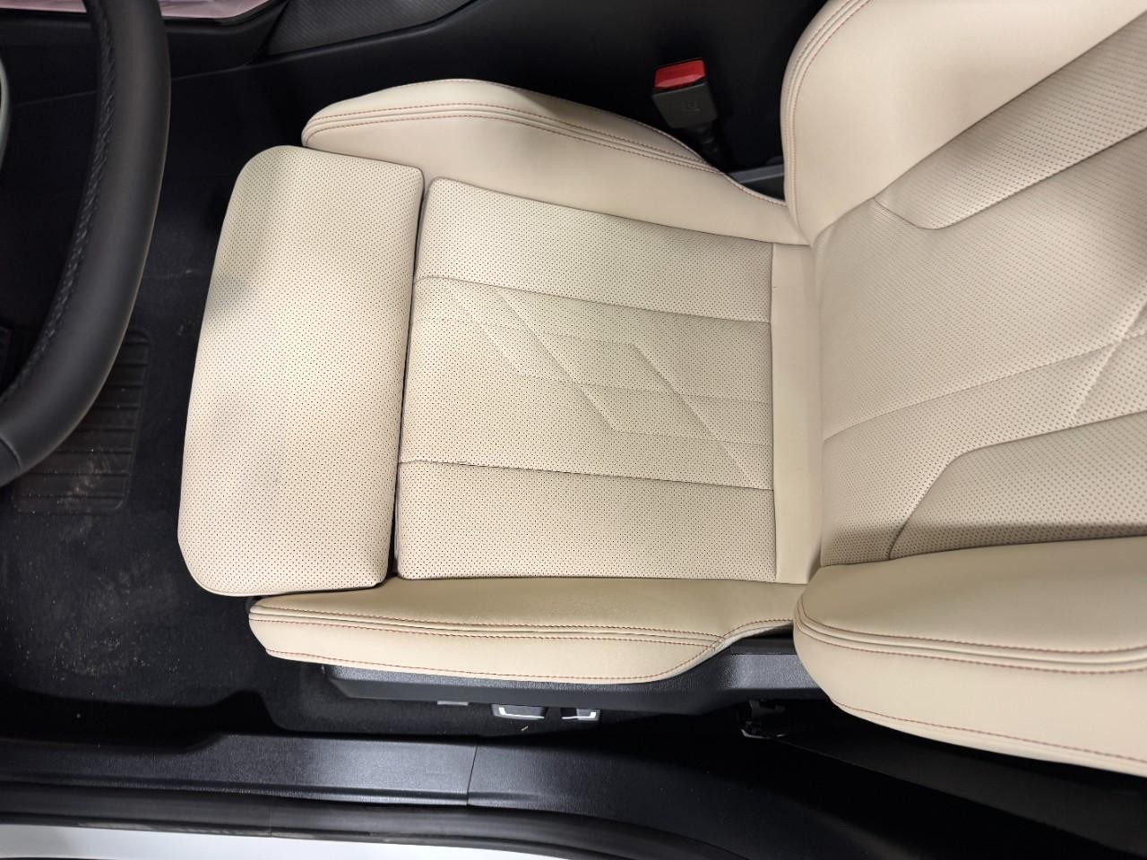 BMW X3 Vehicle Full-screen Gallery Image 26