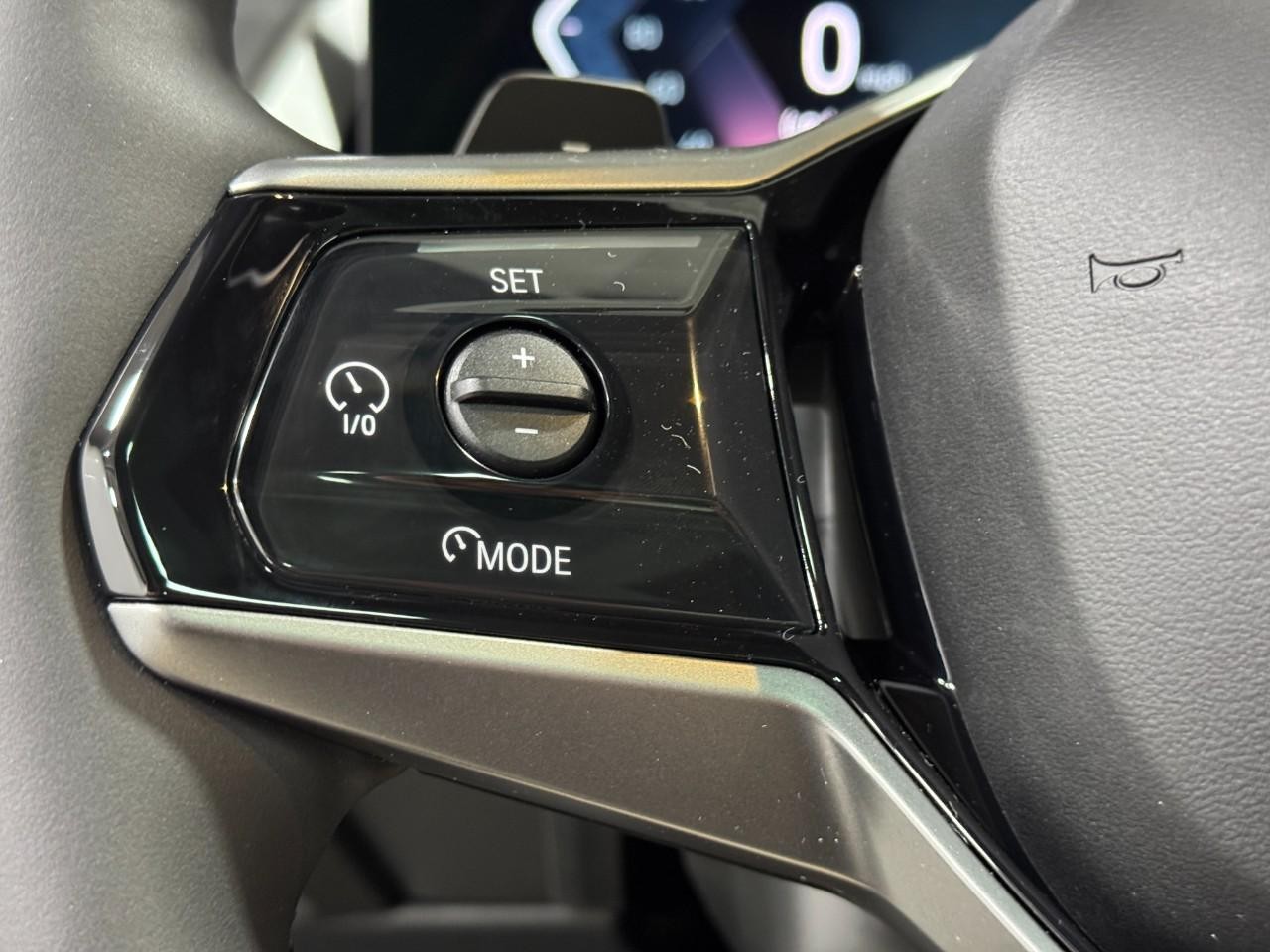 BMW X3 Vehicle Full-screen Gallery Image 28