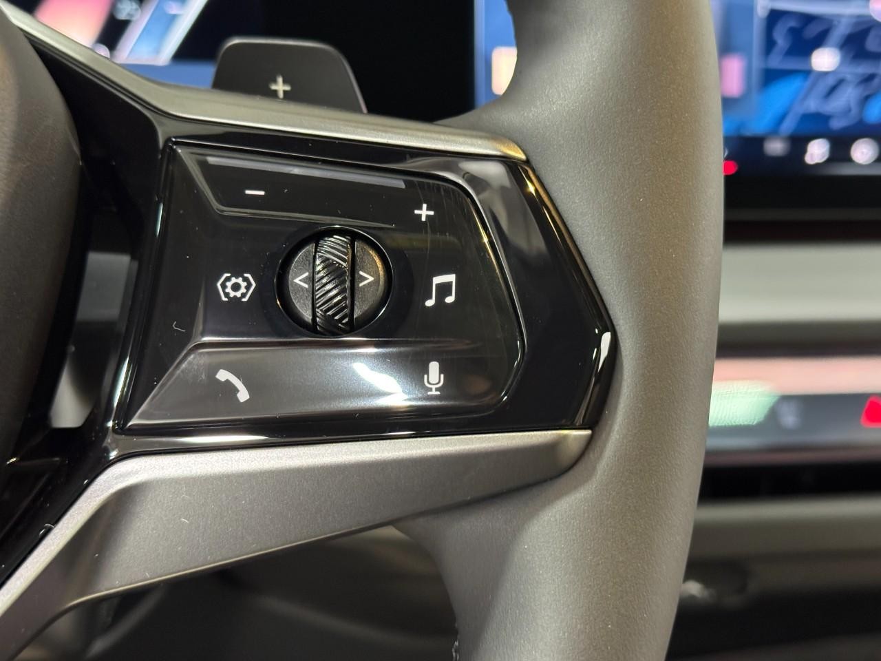 BMW X3 Vehicle Full-screen Gallery Image 29