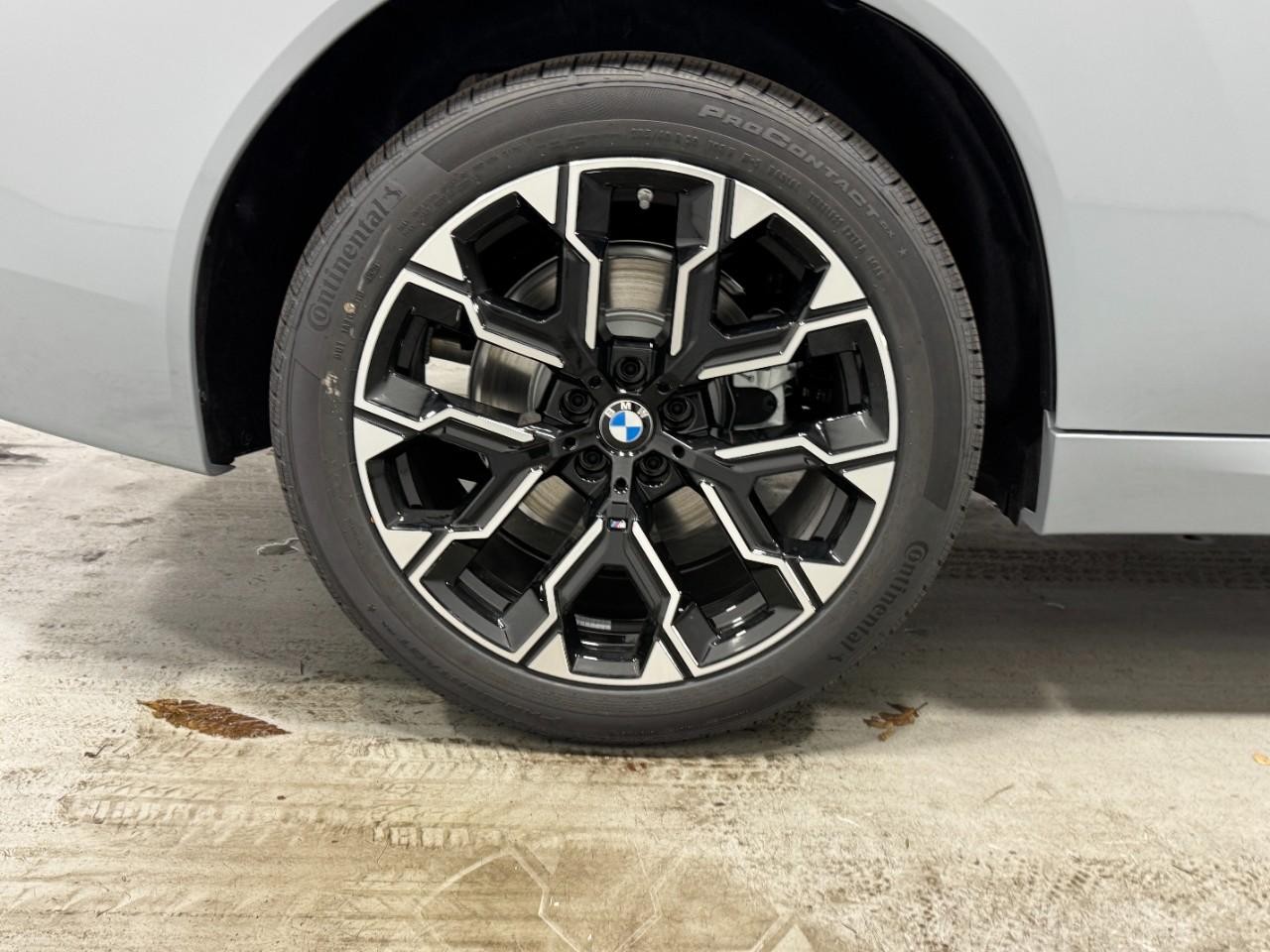 BMW X3 Vehicle Full-screen Gallery Image 5