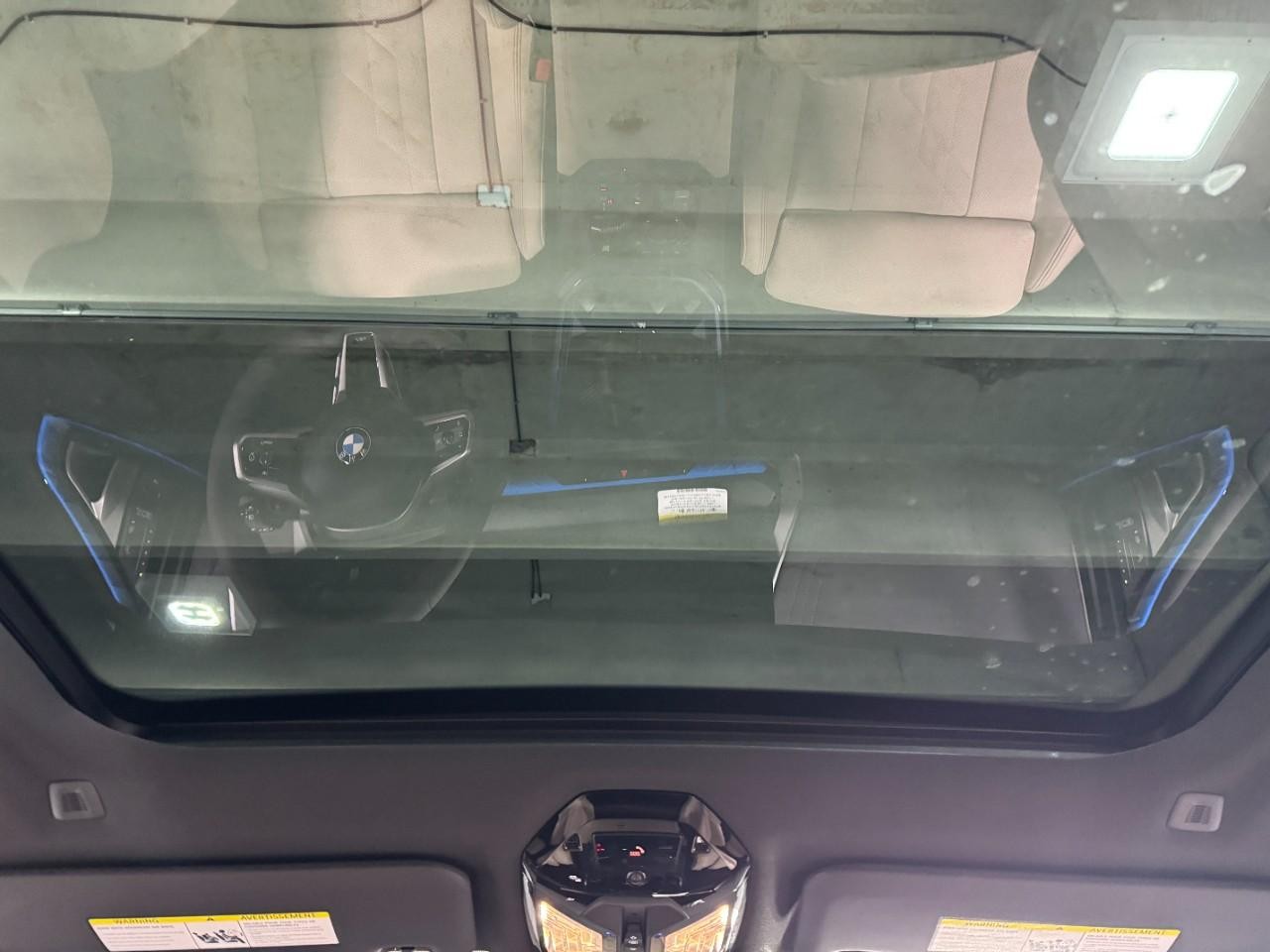 BMW X3 Vehicle Full-screen Gallery Image 12