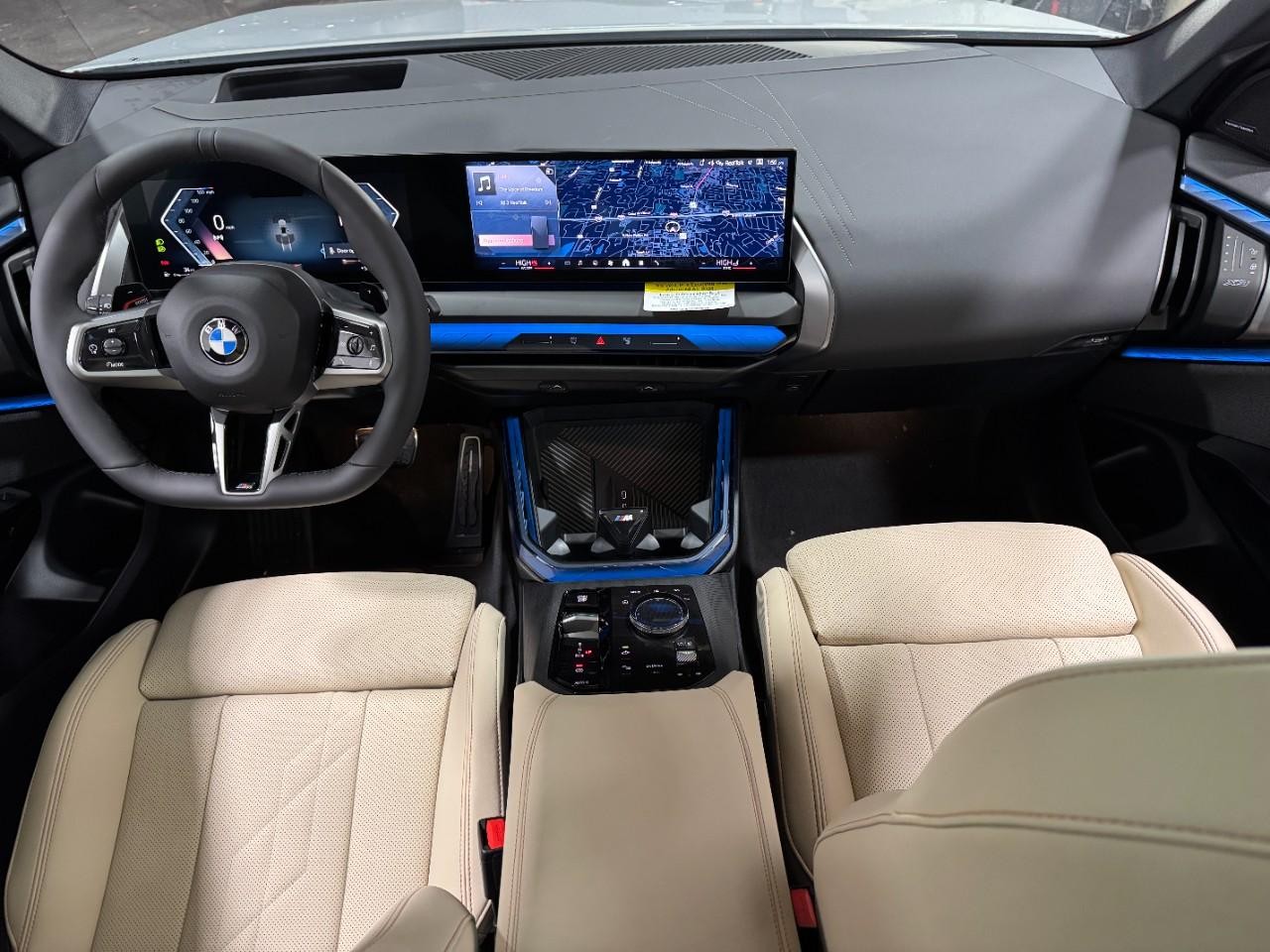 BMW X3 Vehicle Full-screen Gallery Image 13