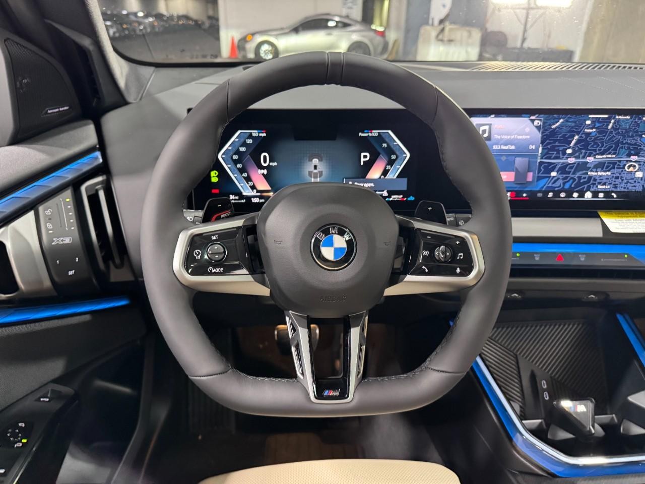 BMW X3 Vehicle Full-screen Gallery Image 14