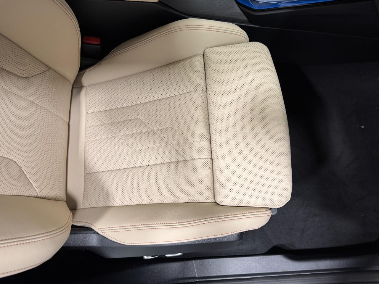 BMW X3 Vehicle Full-screen Gallery Image 19